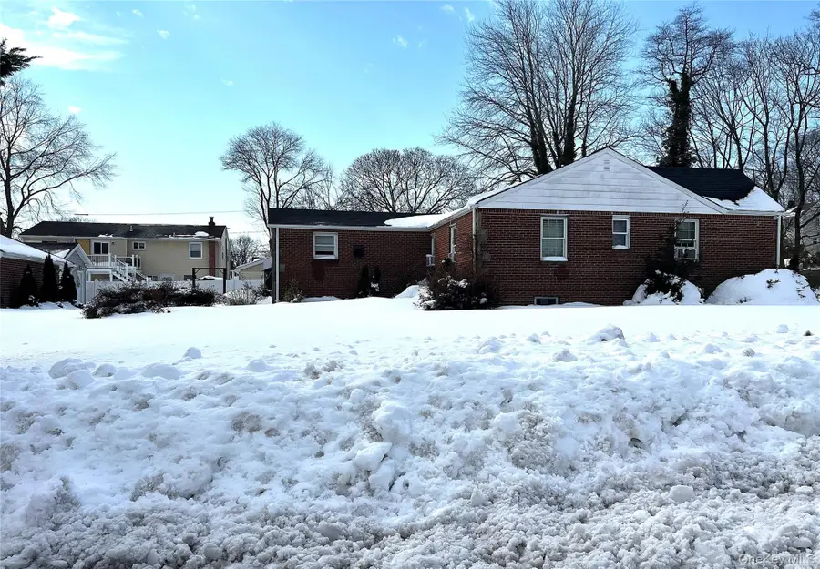 38 Hilltop Lane, Wheatley Heights, NY 11798 - #3