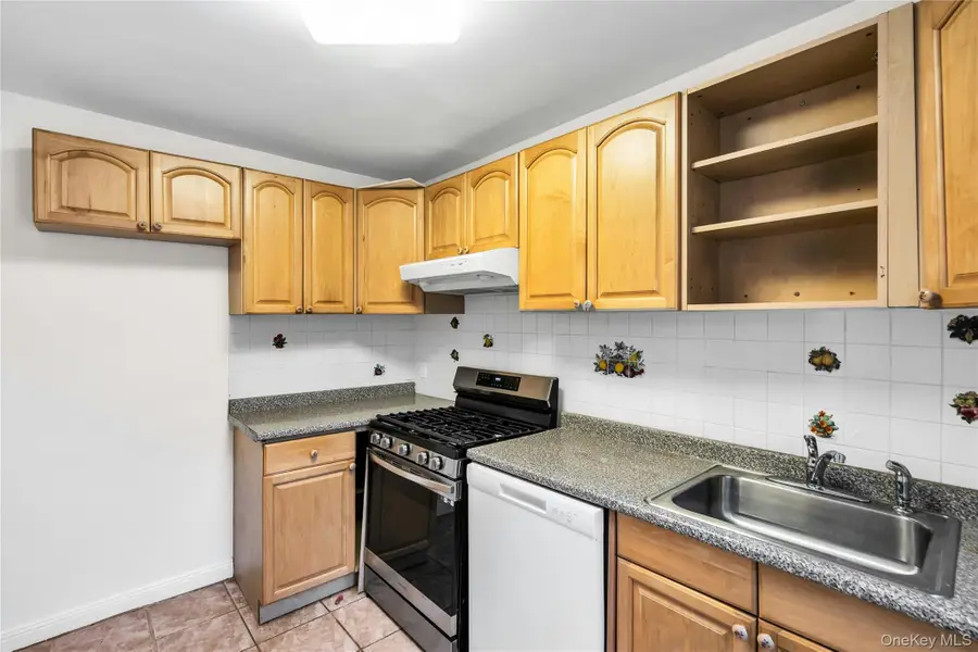 3 Edwards Street #1 G, Roslyn Heights, NY 11577 - #3