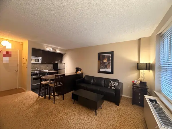 150 W 51st Street #21-21, New York (Manhattan), NY 10019