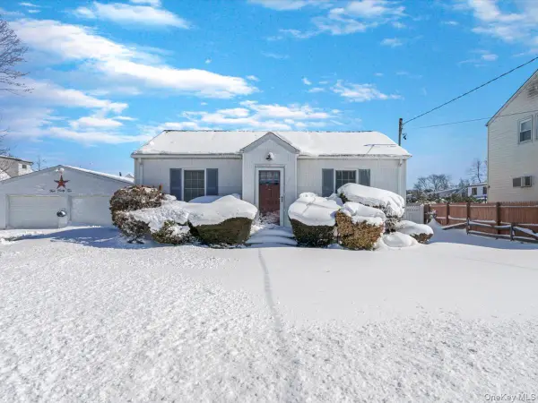 442 Oakwood Road, Huntington Station, NY 11746