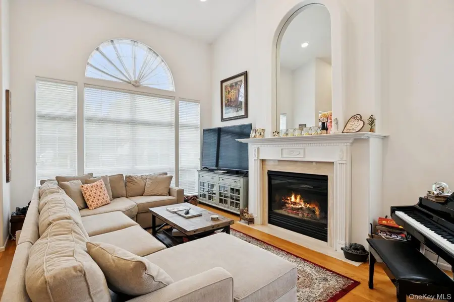 186 Windwatch Drive, Hauppauge, NY 11788 - #2