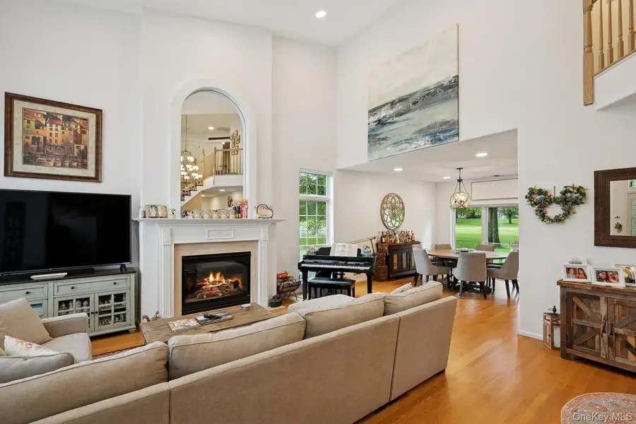 186 Windwatch Drive, Hauppauge, NY 11788 - #3