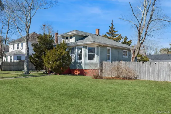 37 Lake Avenue, Riverside, NY 11901