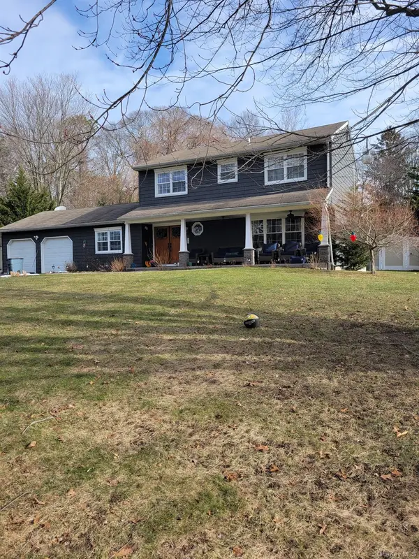 11 Reynolds Road, Shoreham, NY 11786