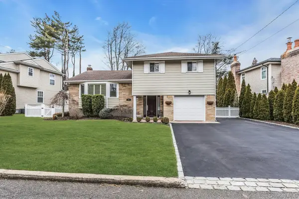 17 Meadowfield, Glen Cove, NY 11542