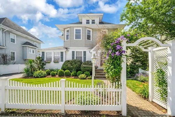 367 Vincent Avenue, Lynbrook, NY 11563