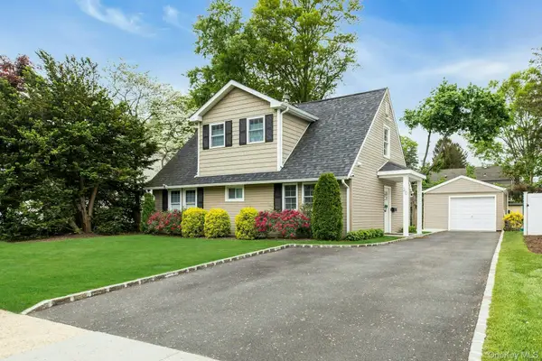 20 Robert Road, Glen Cove, NY 11542