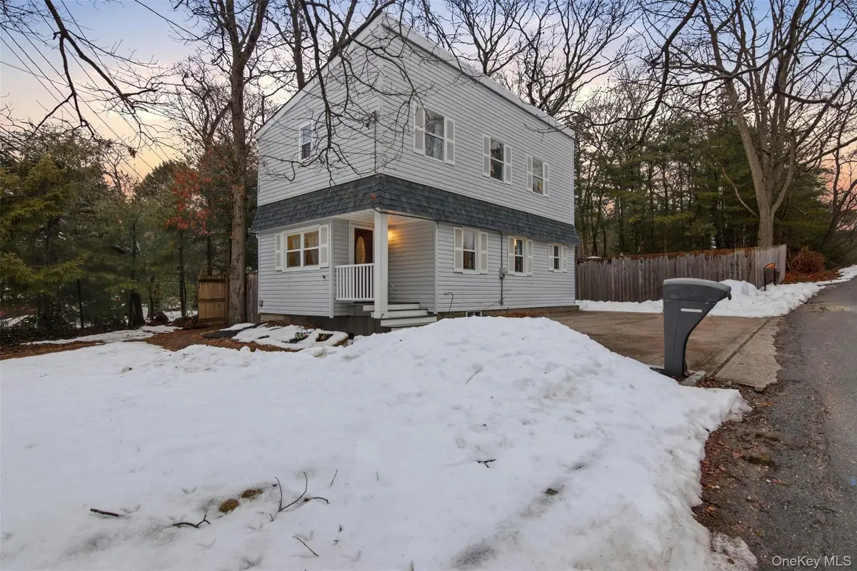 2 Lakeland Place, Farmingville, NY 11738 - #1