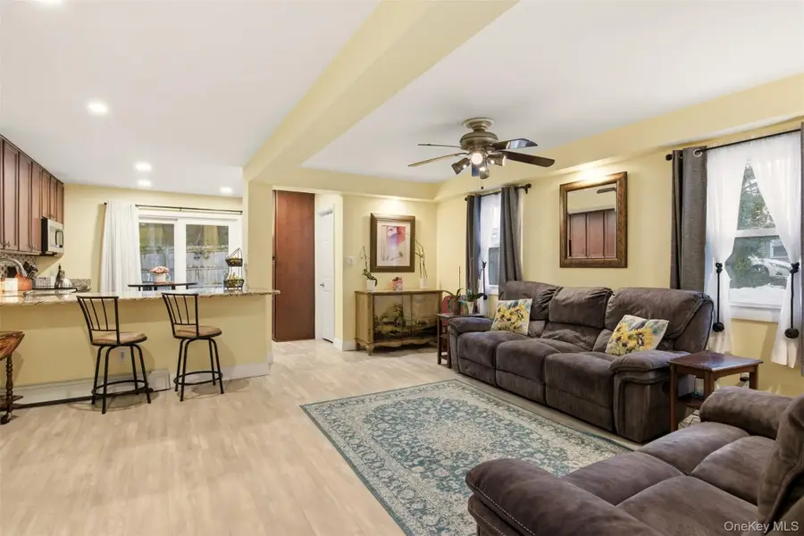 2 Lakeland Place, Farmingville, NY 11738 - #3