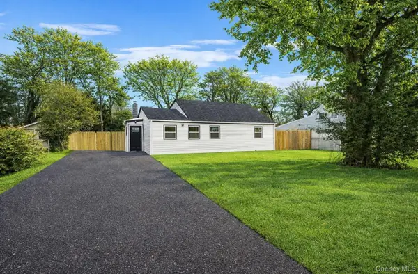 10 Linda Lane, Central Islip, NY 11722