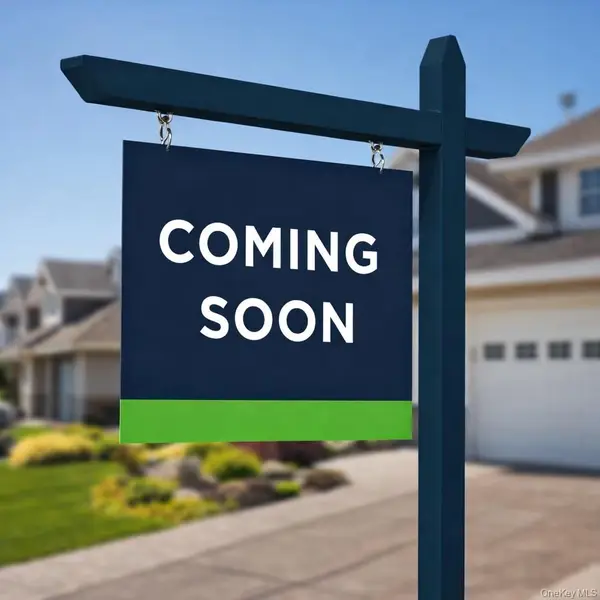 5 Longleaf Lane, Medford, NY 11763