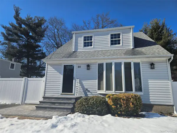 211 Iceland Drive, South Huntington, NY 11746