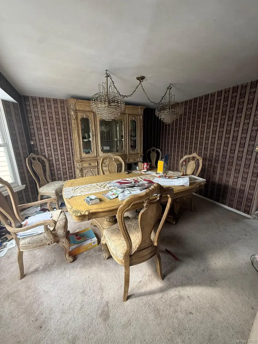 5 Bernice Court, Coram, NY 11727 - #3