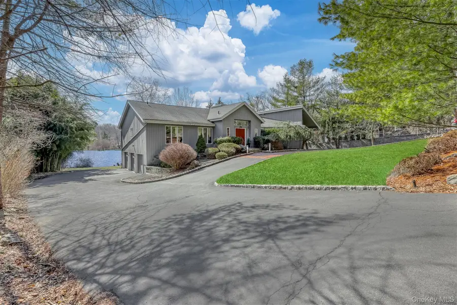 286 S Mountain Road, New City, NY 10956 - #3