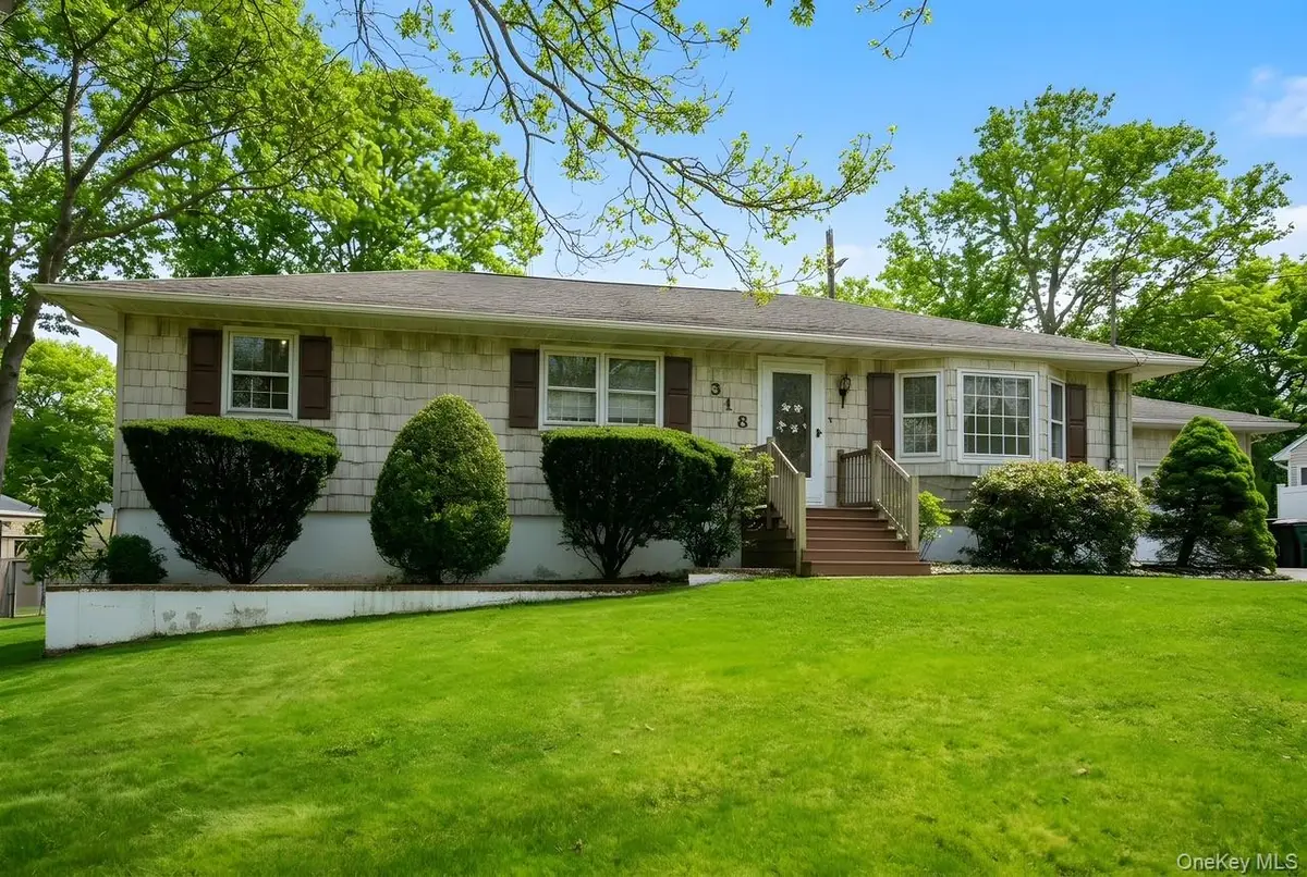 318 Jamaica Avenue, Medford, NY 11763 - #1