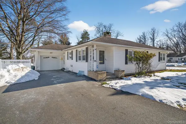 2 Thomas Jefferson Place, Middletown, NY 10940