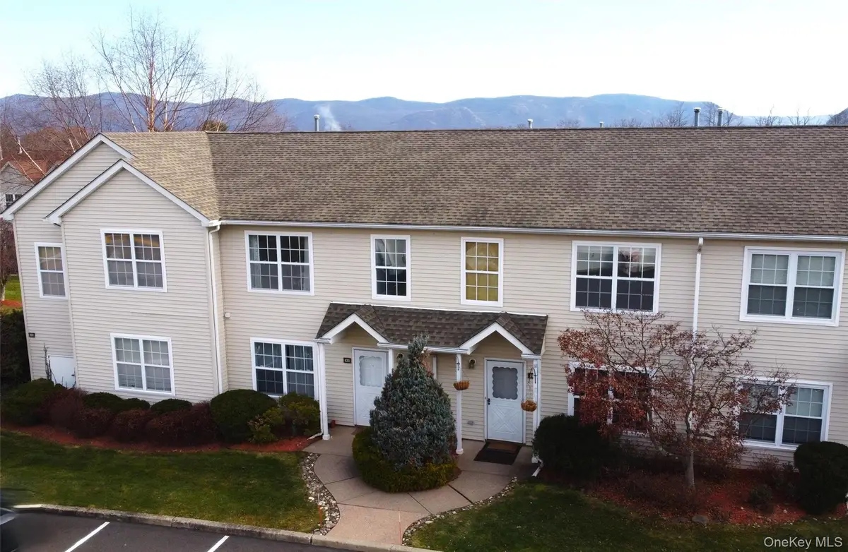 618 Crab Apple Lane, New Windsor, NY 12553 - #1