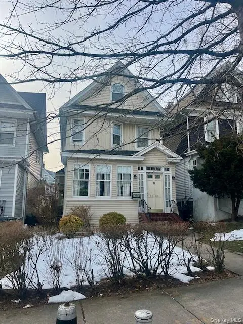 8424 108th Street, Richmond Hill, NY 11418