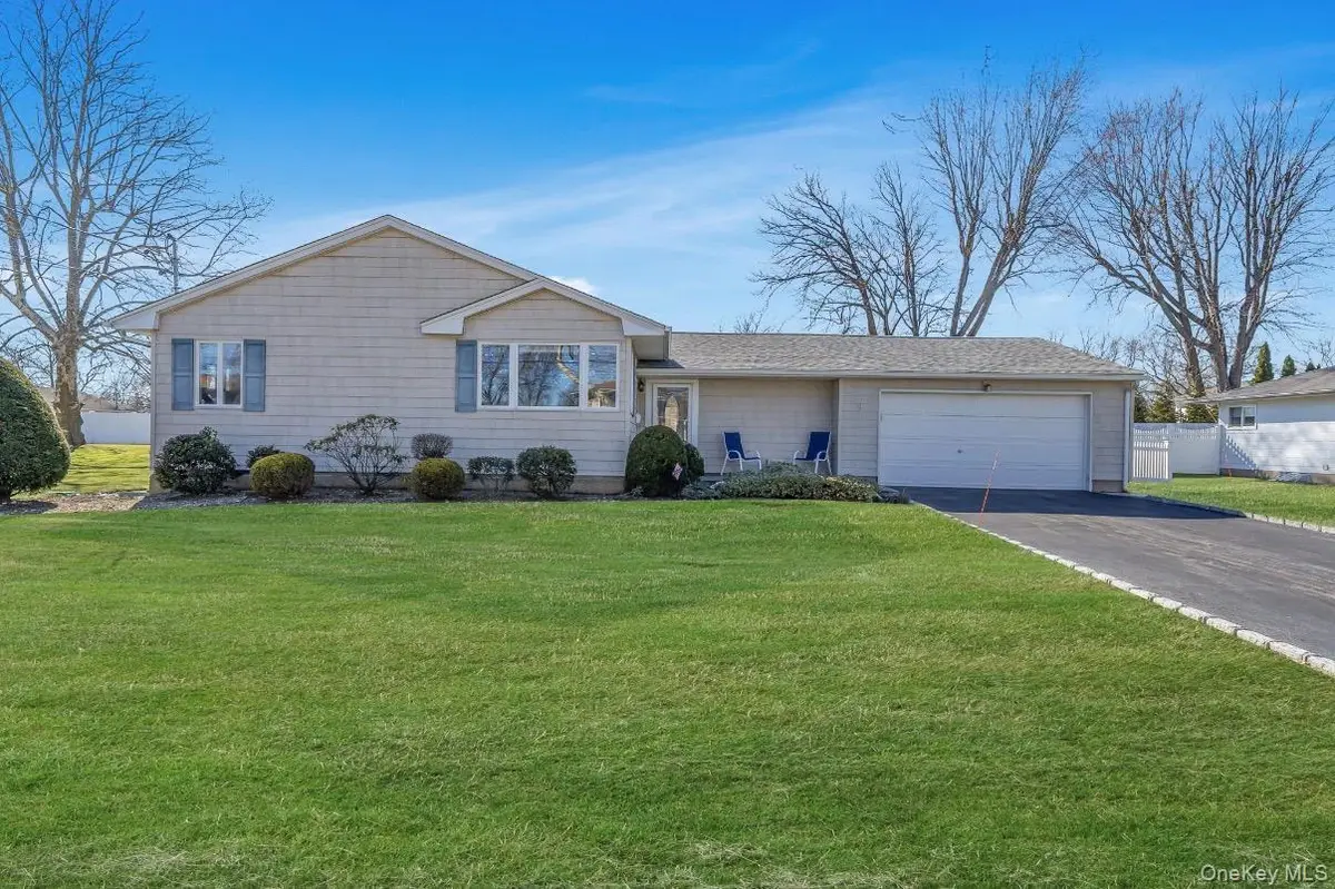 8 Leeward Lane, Commack, NY 11725 - #1