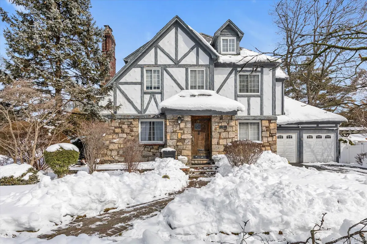 24 Yale Avenue, Hewlett, NY 11557 - #1