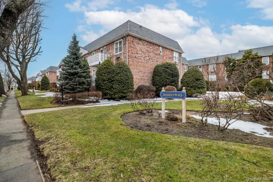 30 Daley Place #136, Lynbrook, NY 11563 - #3