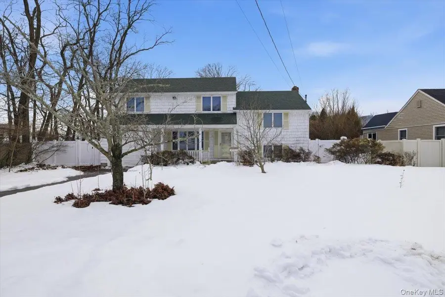 4 Karp Drive, Islip Terrace, NY 11752 - #2