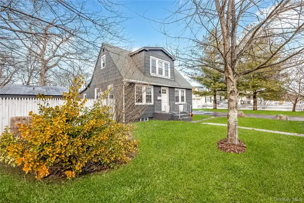 97 Berry Street, Lindenhurst, NY 11757