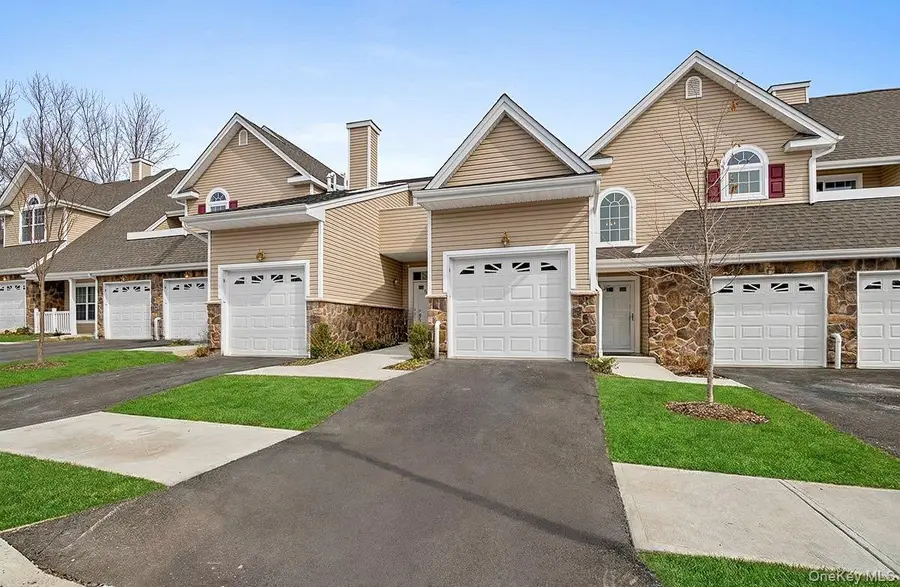 4 Steven Circle #4, Dix Hills, NY 11746 - #2