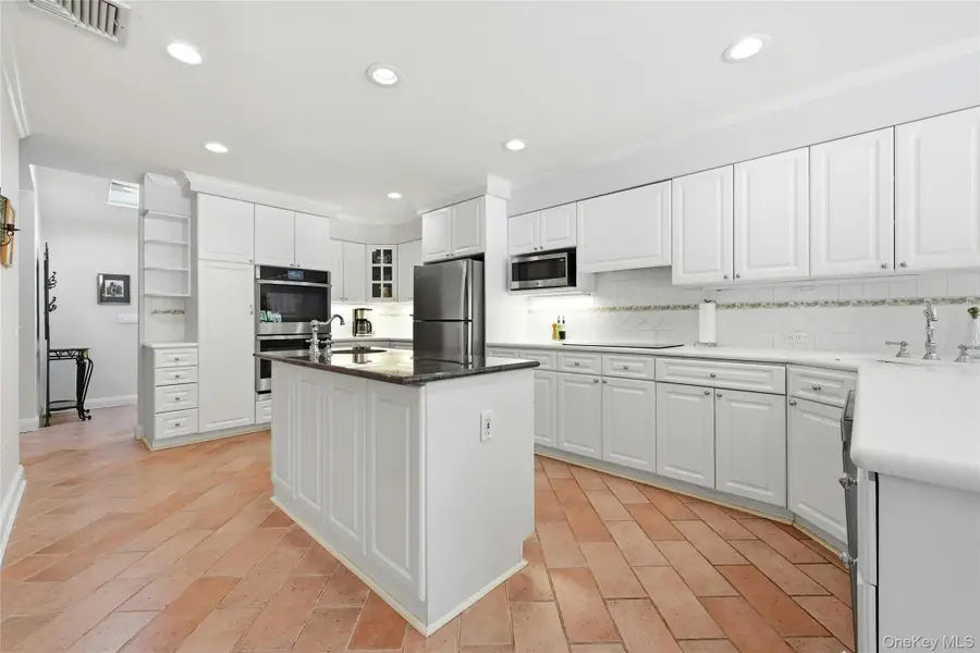 5 Shawmont Lane, Stony Brook, NY 11790 - #3