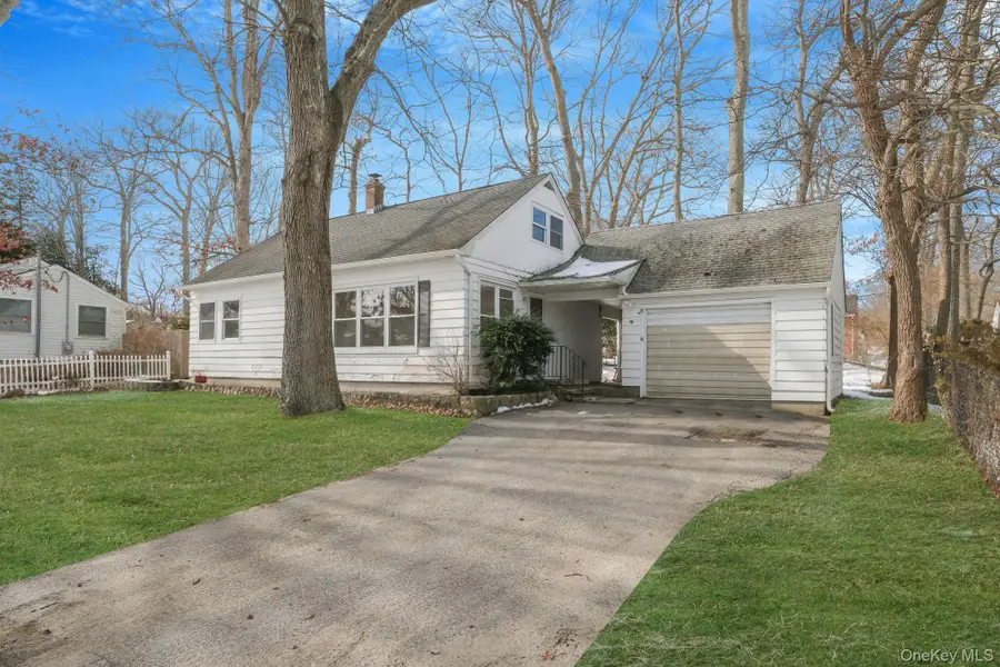 22 Overbrook Street, Riverhead, NY 11901 - #3