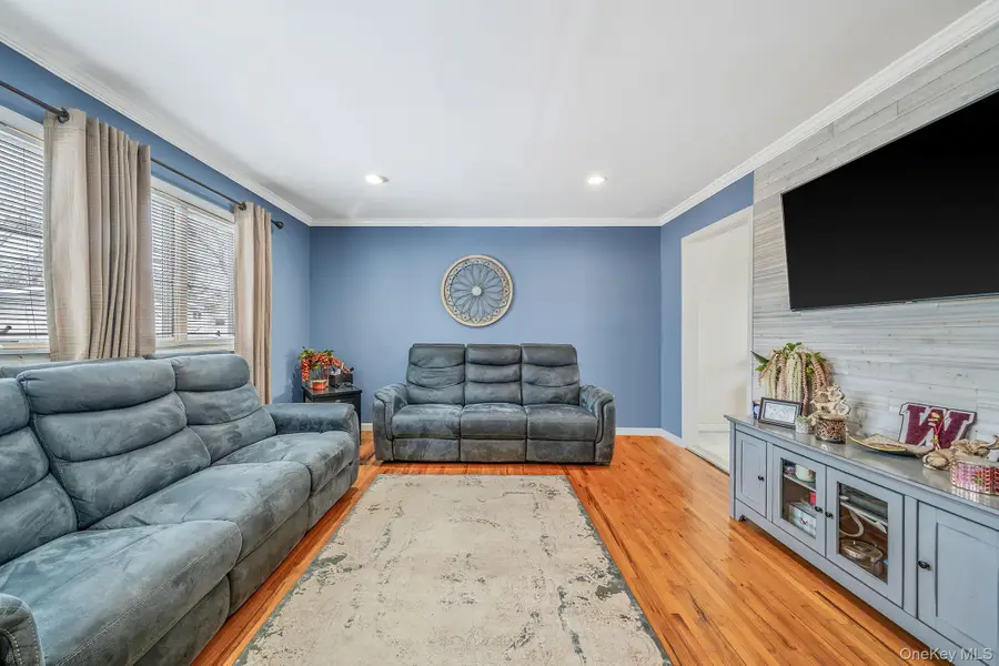 24 Lantern Street, Huntington, NY 11743 - #3