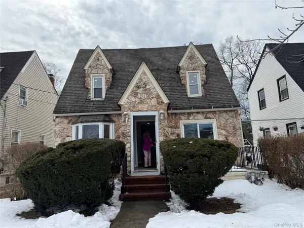 110 Woodside Avenue, Freeport, NY 11520