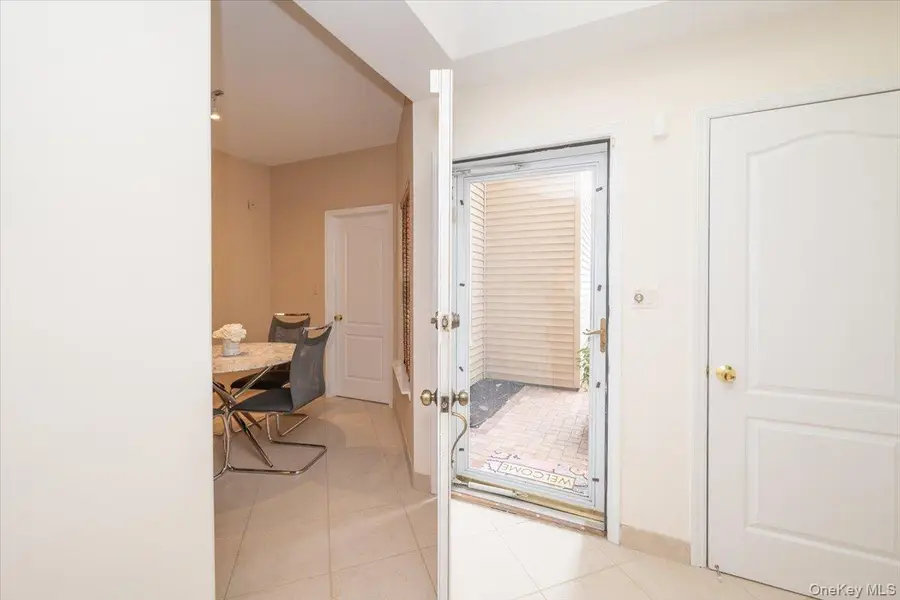 113 Windwatch Drive, Hauppauge, NY 11788 - #3