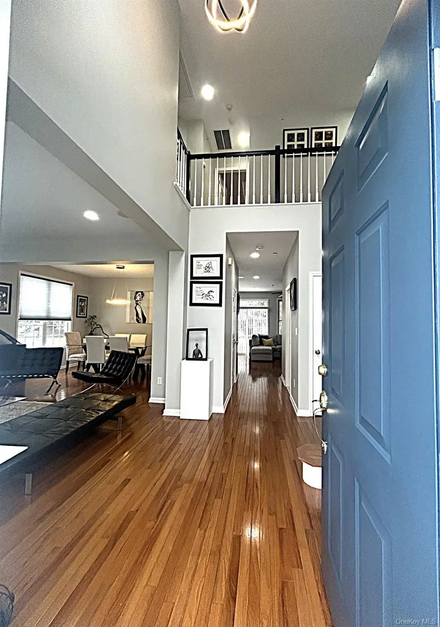 7 Limerick Court, White Plains, NY 10603 - #2