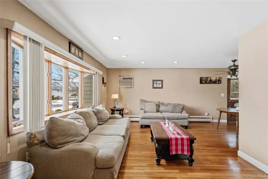 156 N Pine Street, Massapequa, NY 11758 - #3