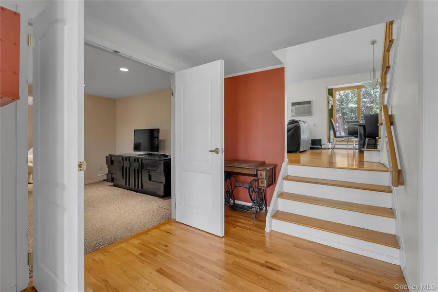 16 Appletree Lane, Huntington Station, NY 11746 - #3