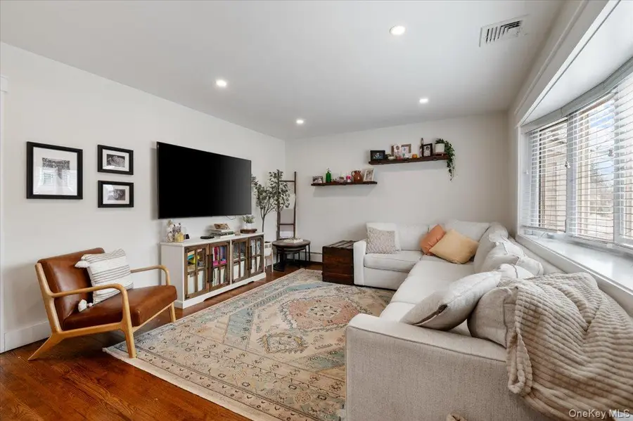 152 Manor Street, Plainview, NY 11803 - #2