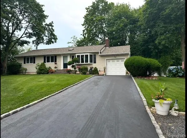 19 Hallock Court, Miller Place, NY 11764