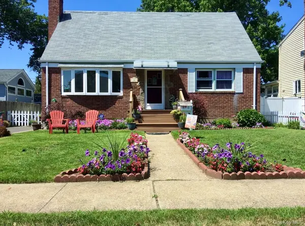 20 Iris Avenue, North Merrick, NY 11566