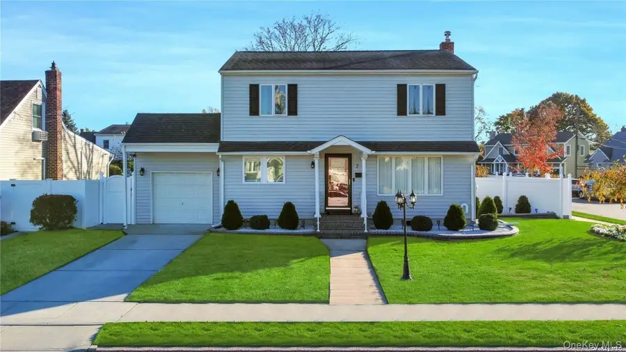 7 Hicks Circle, Hicksville, NY 11801 - #2