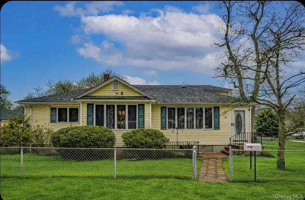 36 E 12th Street, Huntington Station, NY 11746