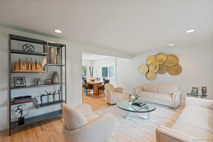 4 Newport Drive, Plainview, NY 11803 - #3