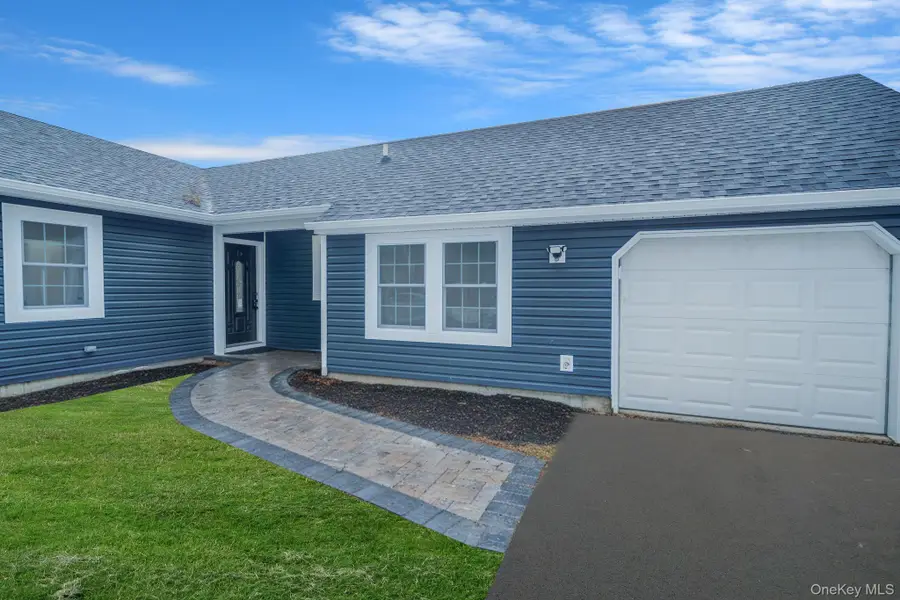 50 7th Street, Saint James, NY 11780 - #2