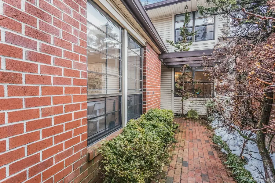 232 Linnet Court, Manhasset, NY 11030 - #3