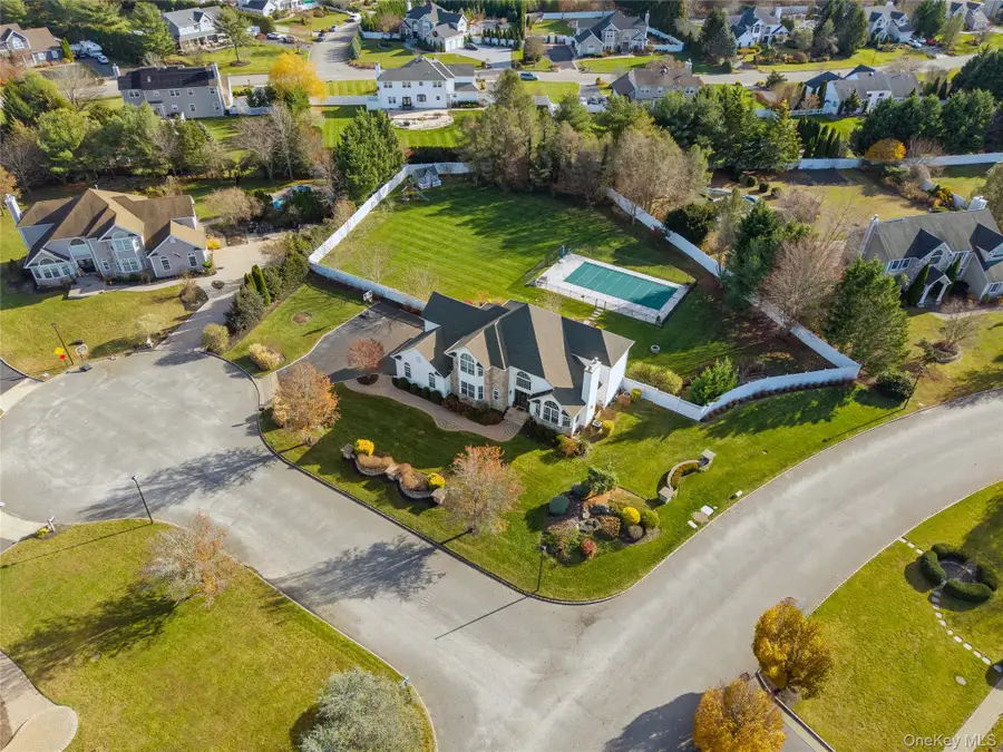 2 Holly Court, Miller Place, NY 11764 - #3