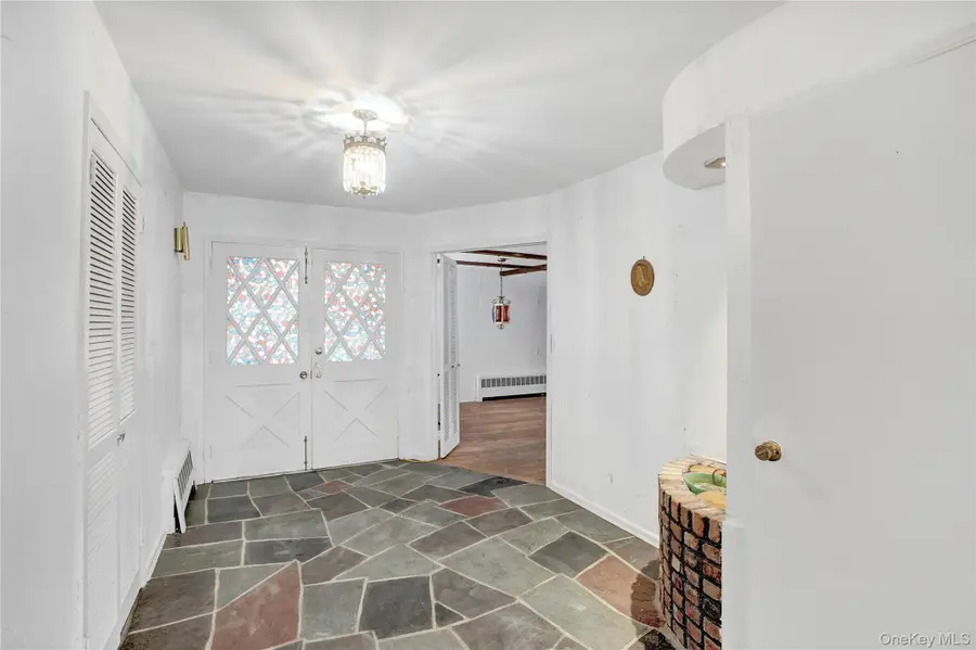 5 Chatham Place, Dix Hills, NY 11746 - #3