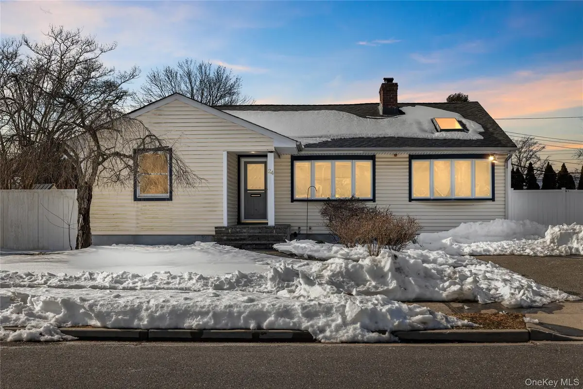 24 Elderberry Road, Syosset, NY 11791 - #1