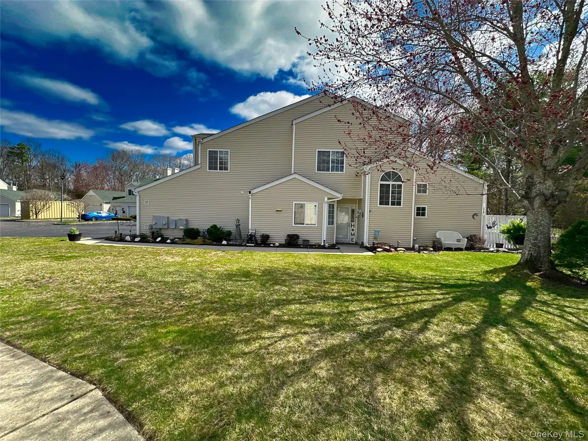 142 Farm House Court, Manorville, NY 11949 - #1