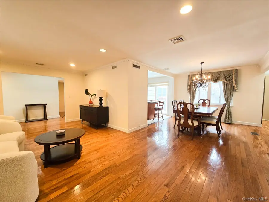 64 Middleneck Road, Roslyn, NY 11576 - #3