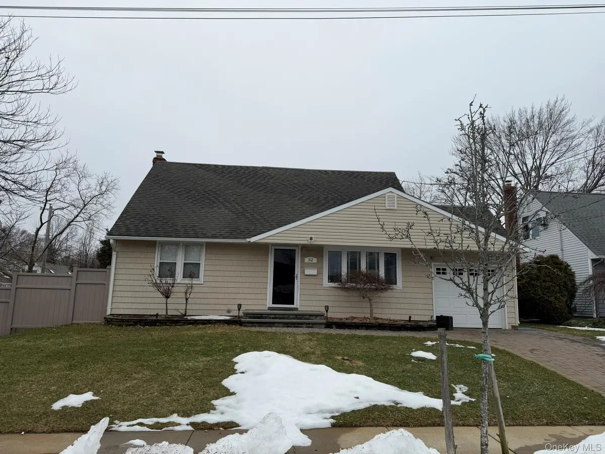 32 Montana Court, Syosset, NY 11791 - #1
